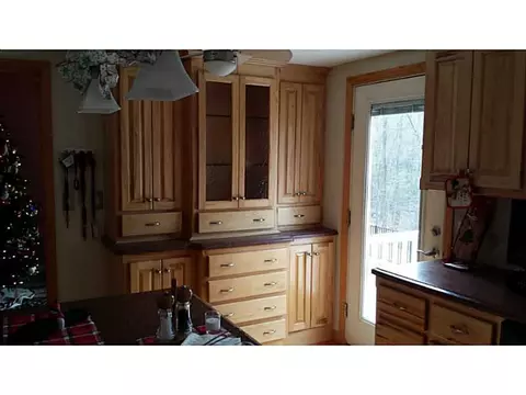 590 Maureen Cir, Mapleville, RI 02839 photo 10