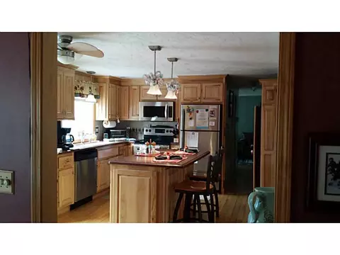 590 Maureen Cir, Mapleville, RI 02839 photo 8
