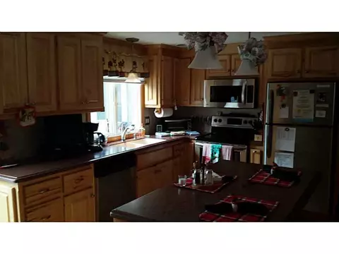 590 Maureen Cir, Mapleville, RI 02839 photo 9