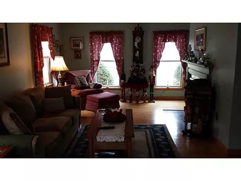590 Maureen Cir, Mapleville, RI 02839 photo 12