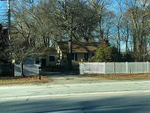 9 S County Trl, Exeter, RI 02822 photo 2