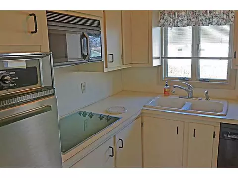 121 Greble St, Warwick, RI 02886 photo 8