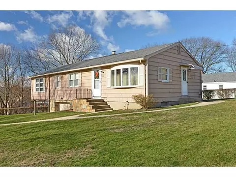 121 Greble St, Warwick, RI 02886 photo 2