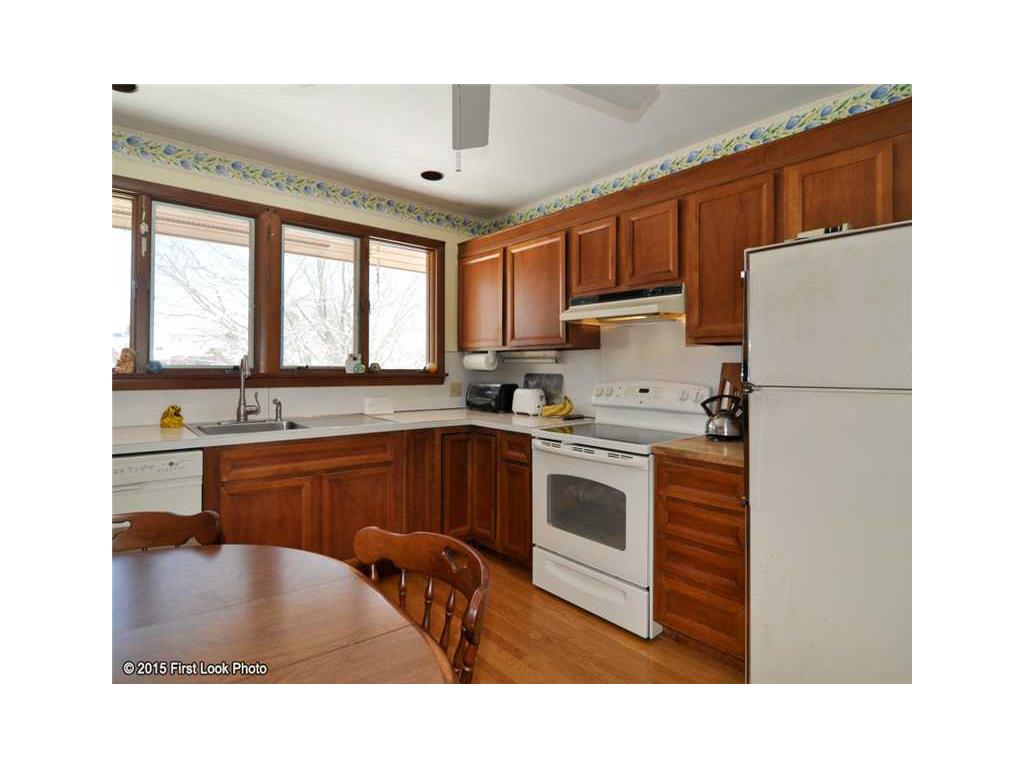 10 Lisa Ln, Warwick, RI 02889 photo 9