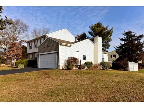 11 Pickering Dr, Westerly, RI 02891 photo 2