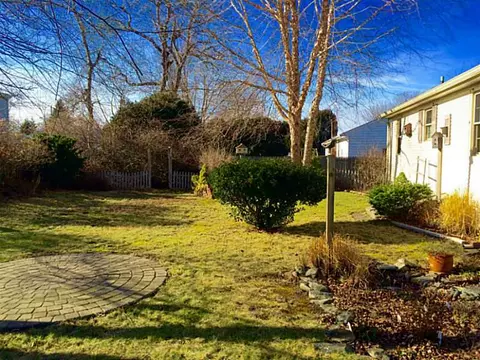83 Almy Ave, Warren, RI 02885 photo 6