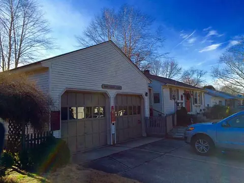 83 Almy Ave, Warren, RI 02885 photo 2