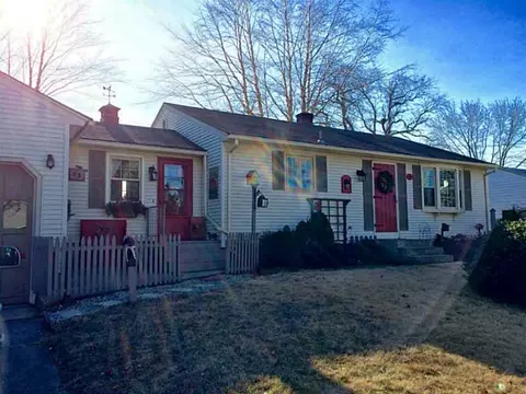 83 Almy Ave, Warren, RI 02885 photo 3
