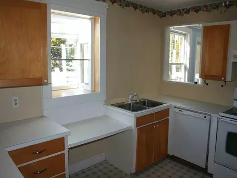 31 Calhoun Ave, Warwick, RI 02886 photo 9