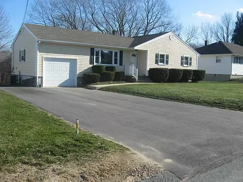 16 Nutmeg Dr, Westerly, RI 02891 photo 1
