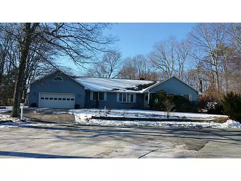 6 Comanche Ct, Westerly, RI 02891 photo 3