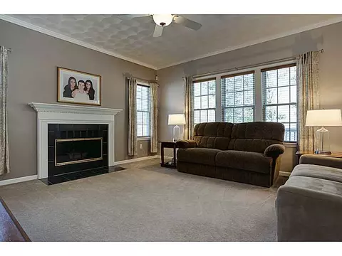 23 Ashbrook Dr, Cranston, RI 02921 photo 9
