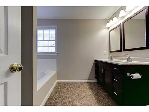 23 Ashbrook Dr, Cranston, RI 02921 photo 18