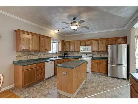 23 Ashbrook Dr, Cranston, RI 02921 photo 5
