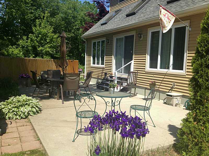 5 Indian Trl, Saunderstown, RI 02874 photo 1