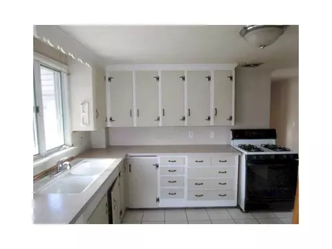 33 Pullen Ave, Pawtucket, RI 02861 photo 9