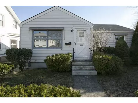 33 Pullen Ave, Pawtucket, RI 02861 photo 4