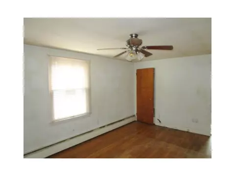 33 Pullen Ave, Pawtucket, RI 02861 photo 5