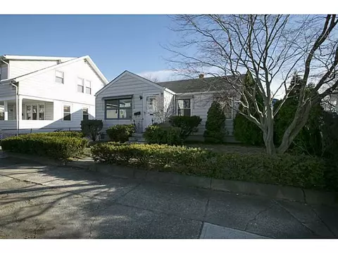 33 Pullen Ave, Pawtucket, RI 02861 photo 2