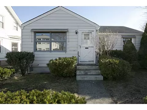 33 Pullen Ave, Pawtucket, RI 02861 photo 1