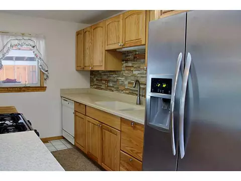 528 Walnut Hill Rd, Woonsocket, RI 02895 photo 3