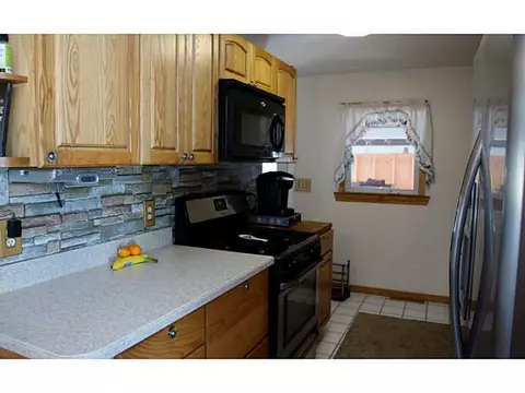 528 Walnut Hill Rd, Woonsocket, RI 02895 photo 2