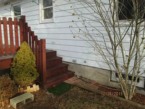 78 Grassmere St, Warwick, RI 02889 photo 3