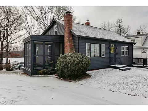 567 Logee St, Woonsocket, RI 02895 photo 2