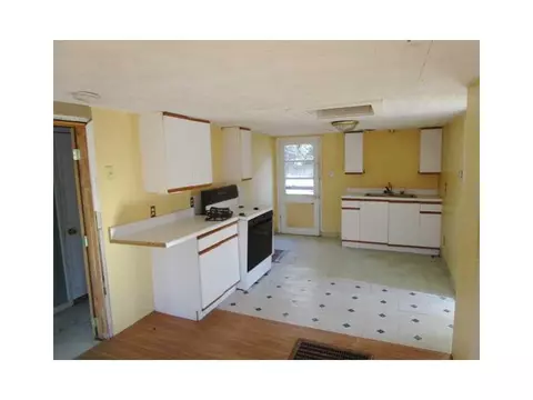 6 Berkeley St, West Warwick, RI 02893 photo 8