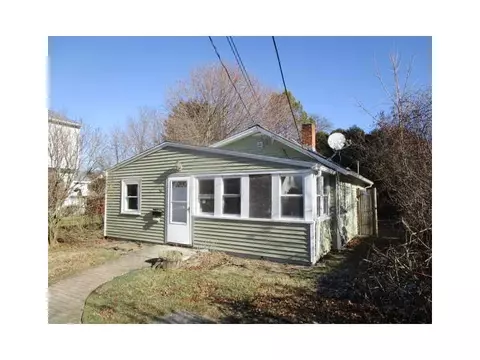 6 Berkeley St, West Warwick, RI 02893 photo 2