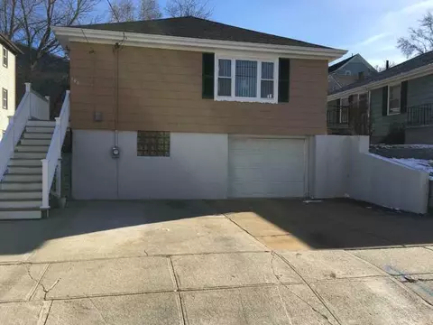 140 Ash St, Fall River, MA 02724 photo 2