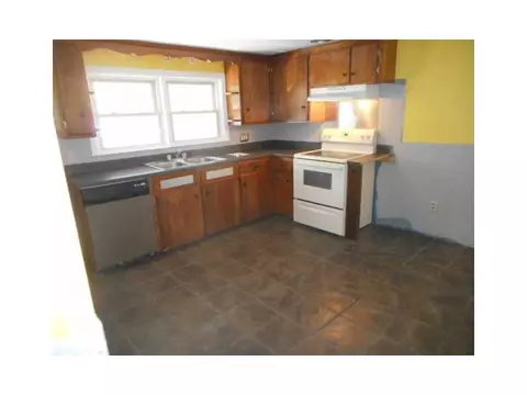 83 Merida Ave, Woonsocket, RI 02895 photo 6