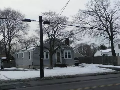 596 Main Ave, Warwick, RI 02886 photo 2