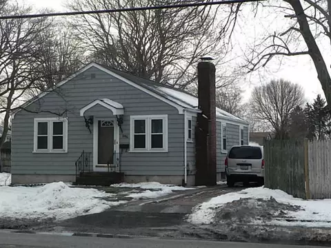 596 Main Ave, Warwick, RI 02886 photo 3