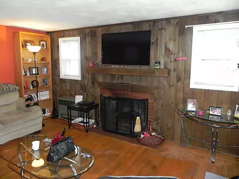 596 Main Ave, Warwick, RI 02886 photo 4