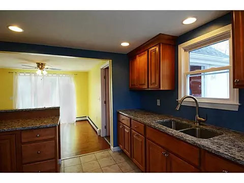 121 Post Rd, Westerly, RI 02891 photo 3