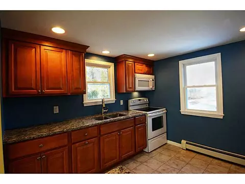 121 Post Rd, Westerly, RI 02891 photo 2