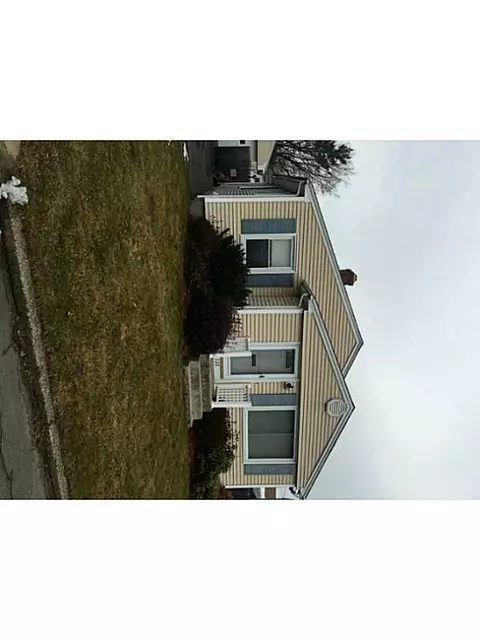 122 Fuller St, Pawtucket, RI 02861 photo 1