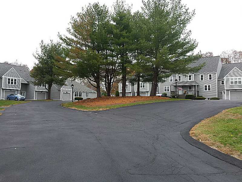 504 Brookhaven Ln, Woonsocket, RI 02895 photo 2