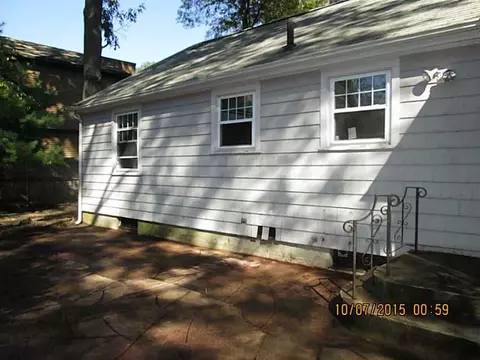 91 Danforth St, Warwick, RI 02888 photo 3