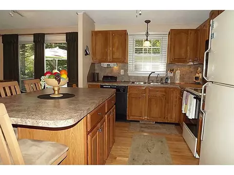 41 Black Plain Rd, Exeter, RI 02822 photo 3
