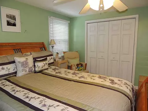 42 Damon Ave, Warwick, RI 02889 photo 3