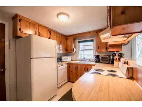 10 Cedar Ave, Middletown, RI 02842 photo 11