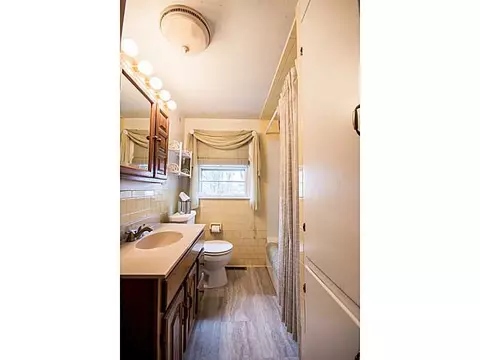 10 Cedar Ave, Middletown, RI 02842 photo 18