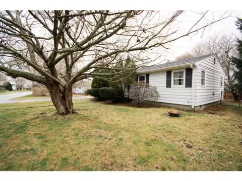 10 Cedar Ave, Middletown, RI 02842 photo 19
