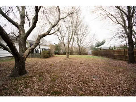10 Cedar Ave, Middletown, RI 02842 photo 3