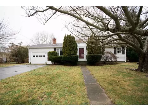 10 Cedar Ave, Middletown, RI 02842 photo 1