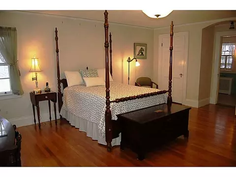 346 Gaskill St, Woonsocket, RI 02895 photo 16