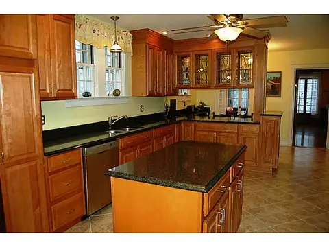 346 Gaskill St, Woonsocket, RI 02895 photo 3