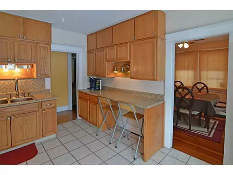 734 Sandy Ln, Warwick, RI 02889 photo 2